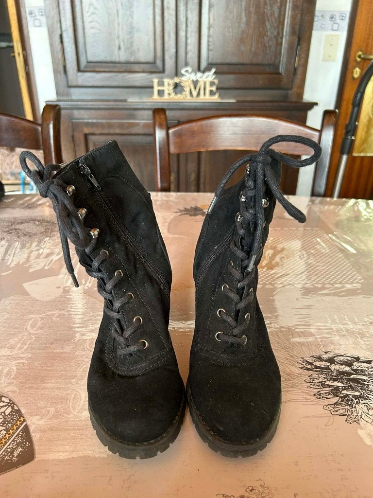 Bottes à talons noires, Sans marque, Comme neuf, Enlèvement, Boots et Botinnes