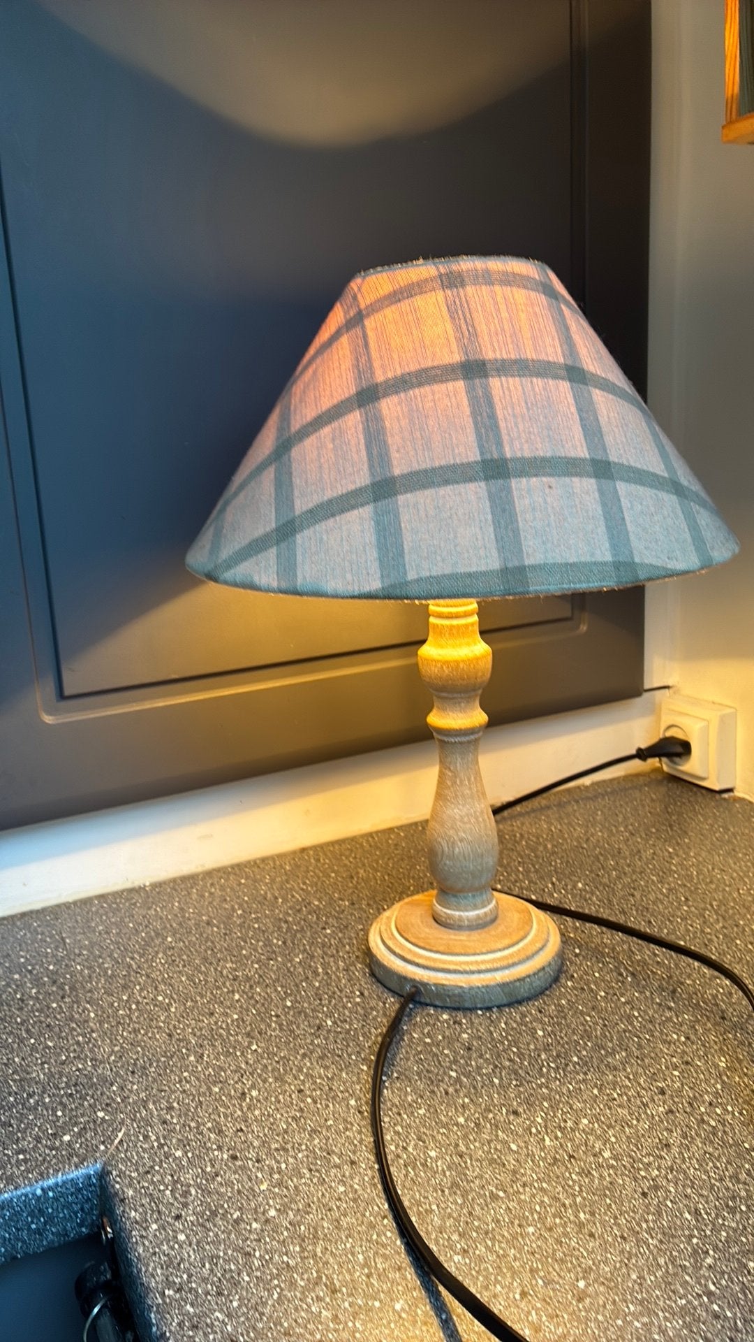 Kleine lamp met afneembare kap, Met schakelaar, Gebruikt, Hout, E27 (groot)