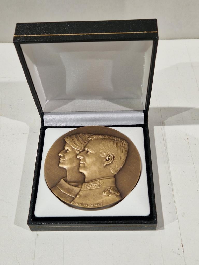 brons medaille van Koning Filip en Koningin Mathilde  , Beni, Antiquités & Art, Enlèvement ou Envoi, Bronze