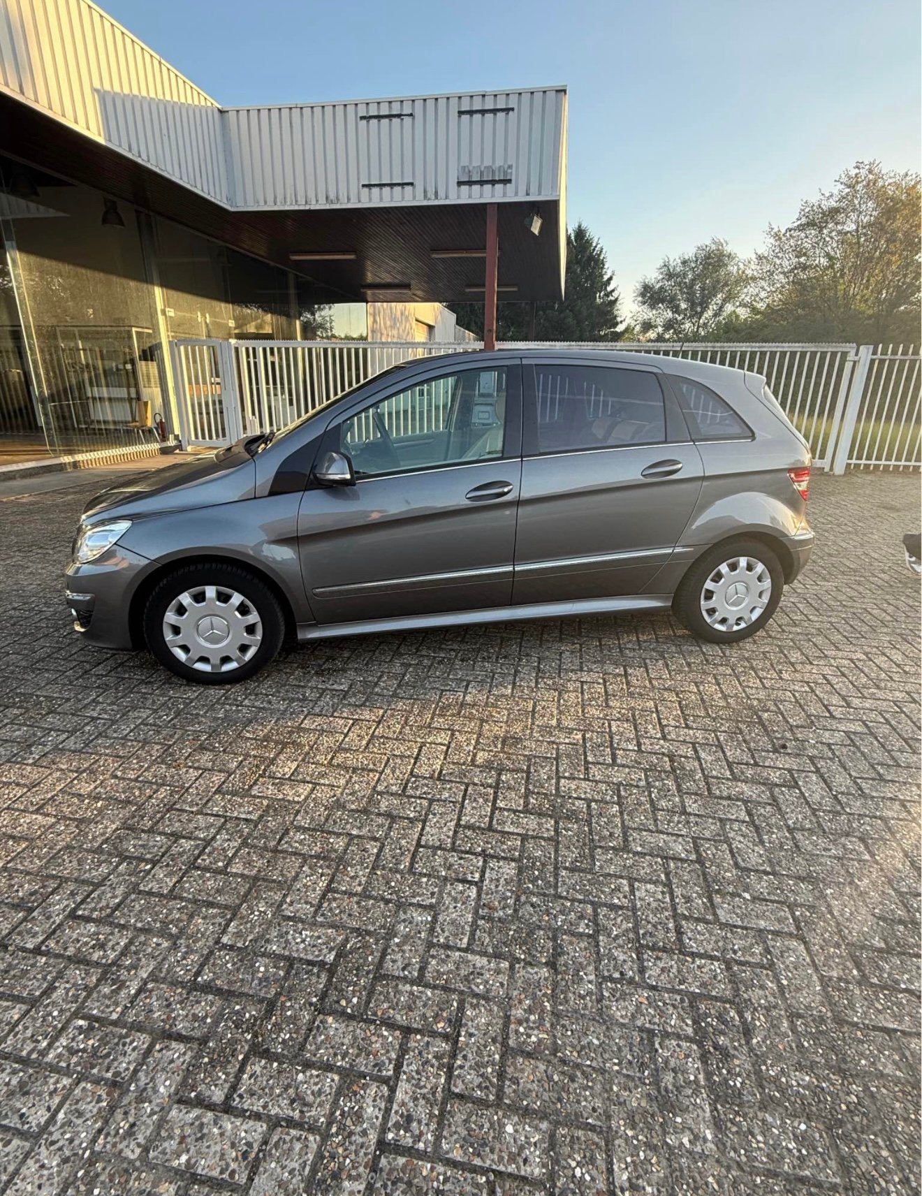 Mercedes B180 in topstaat!, Autos, Argent ou Gris, Achat, Beige, Boîte manuelle