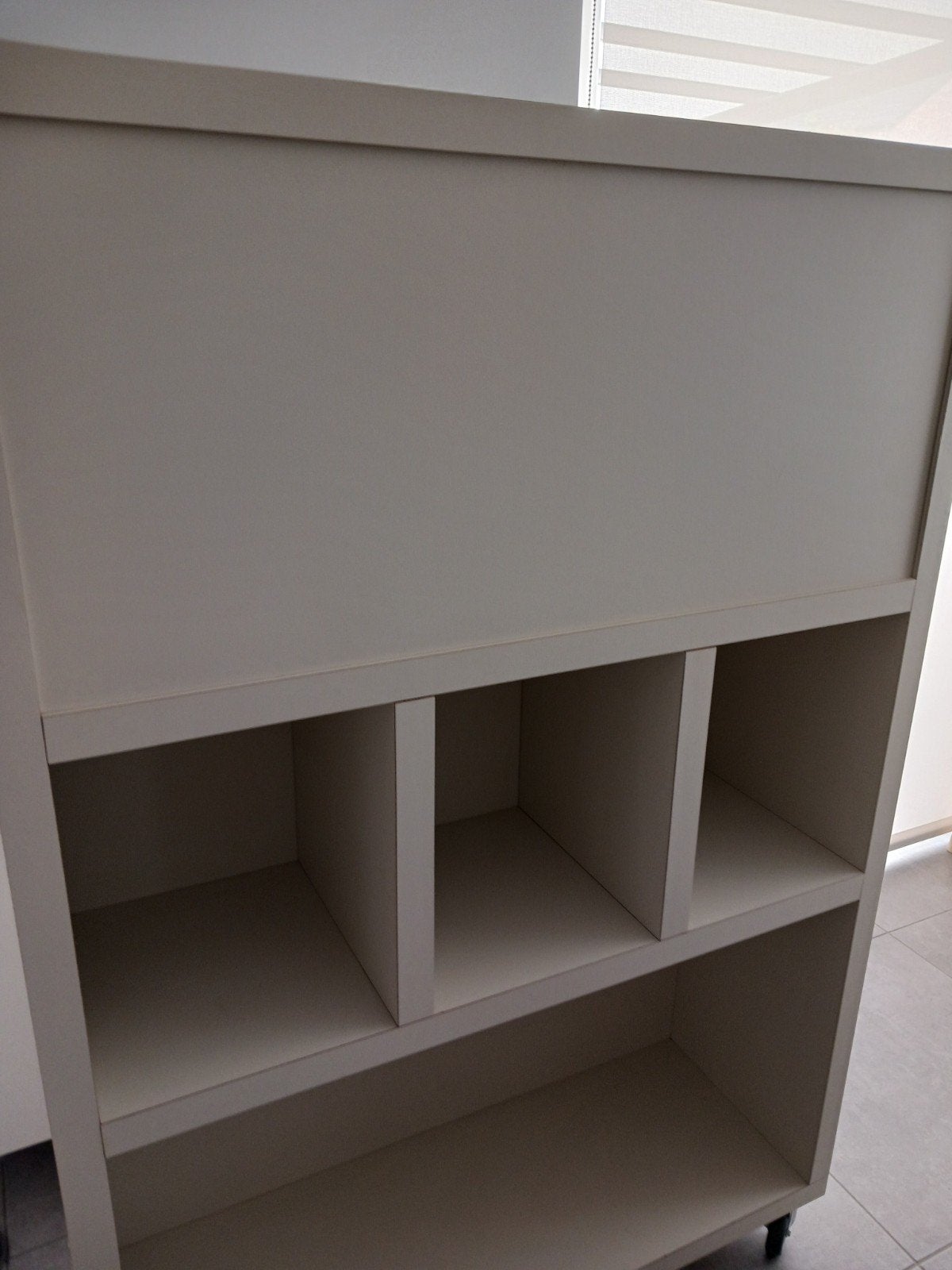 Beige kast op wielen te koop., Maison & Meubles, Armoires | Bibliothèques, Enlèvement, Utilisé, Modern