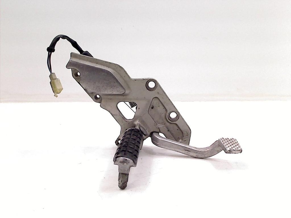 REPOSE PIEDS AVANT DROIT Kawasaki (35011-1636), Dhr. S. di Majo, Utilisé, Info@cama-motorparts.nl, P.J. Troelstraweg 8 8
3144 CX  MAASSLUIS, NL
