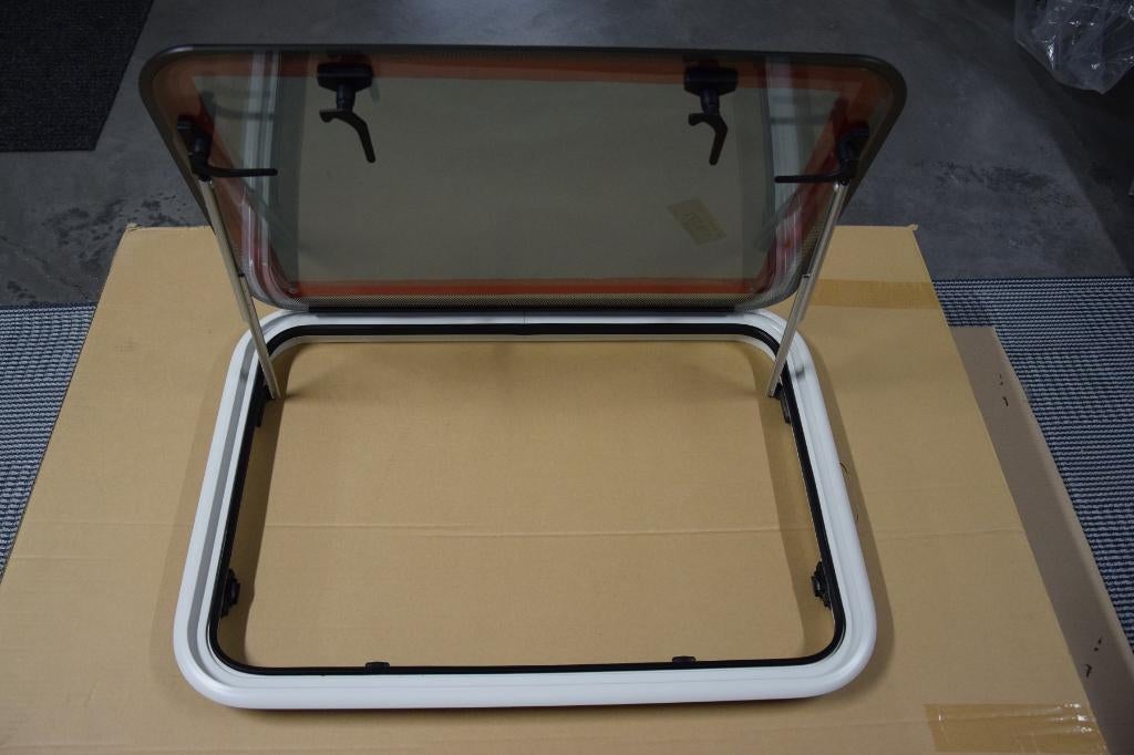 Fenêtre en polyplastique 73x53 cm neuve avec cadre alu blanc, Enlèvement, Neuf