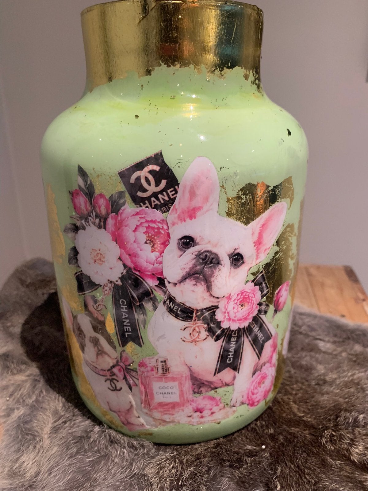 Glazen vaas met bulldogs, Nieuw, 27 cm, Ophalen of Verzenden, Glas