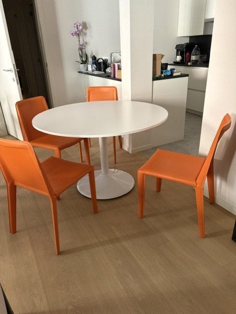 Tafel met 4 design stoelen, Enlèvement, Comme neuf, Modern design