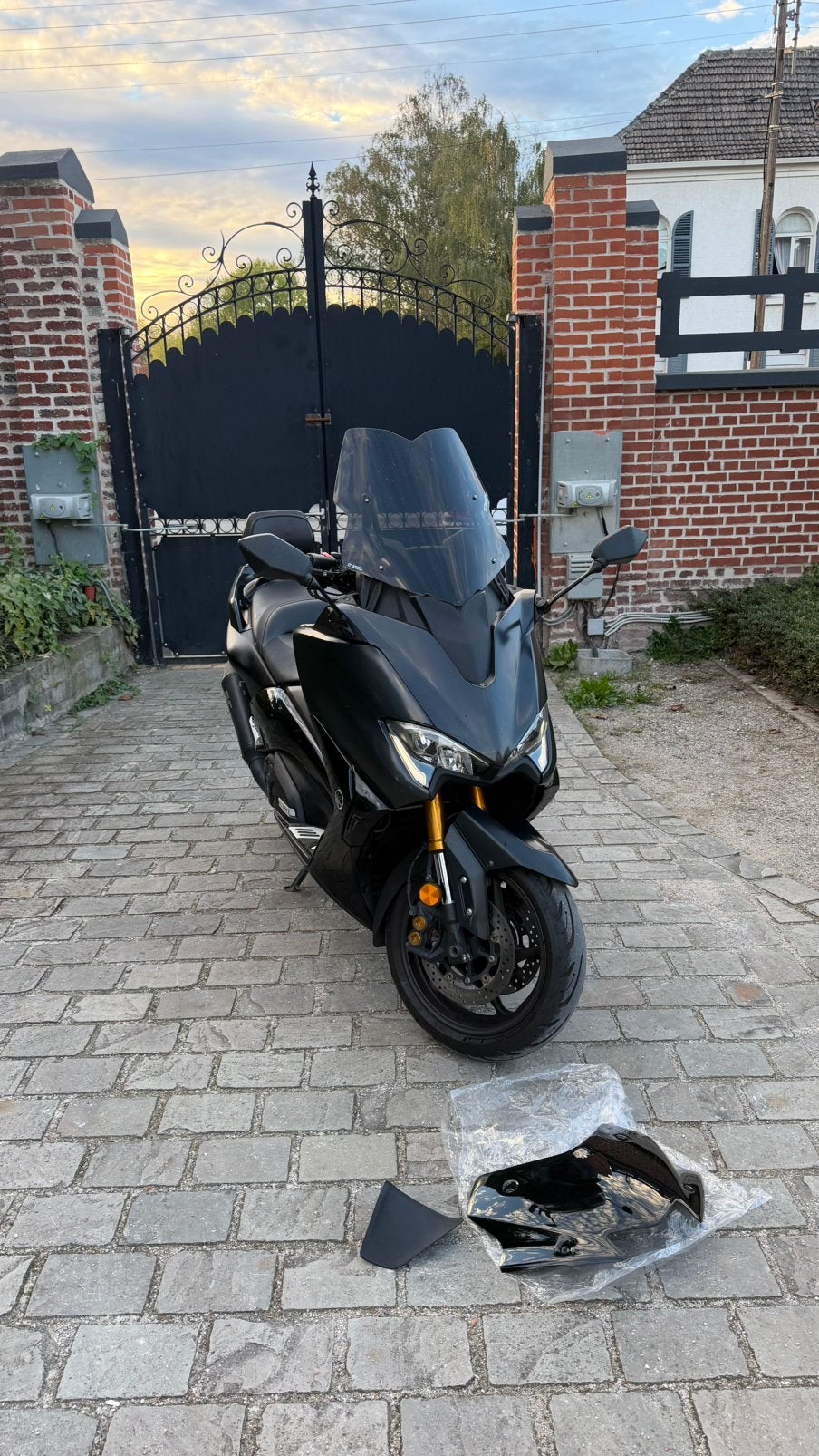 Tmax DX 2018, Enlèvement
