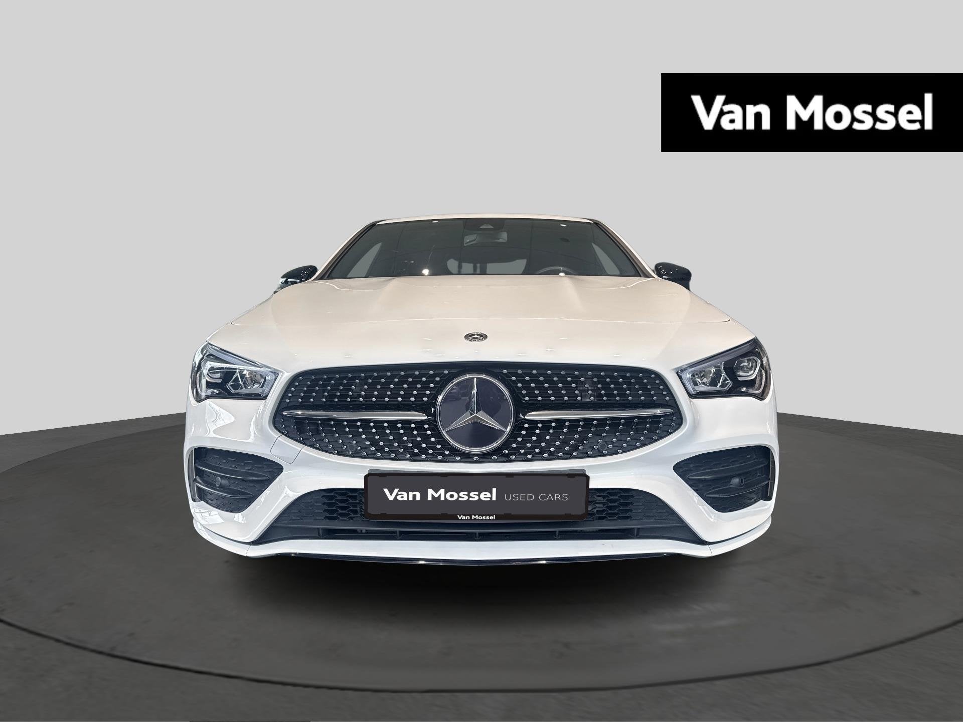 Mercedes-Benz CLA 180 AMG Line + LED + CAMERA + TREKHAAK + 1, Auto's, Stof, Gebruikt, 4 cilinders, Wit