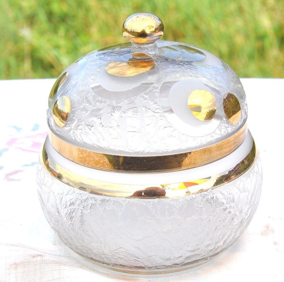 bonbonnière en verre givré decor floral rehaut or, Antiquités & Art, Enlèvement ou Envoi