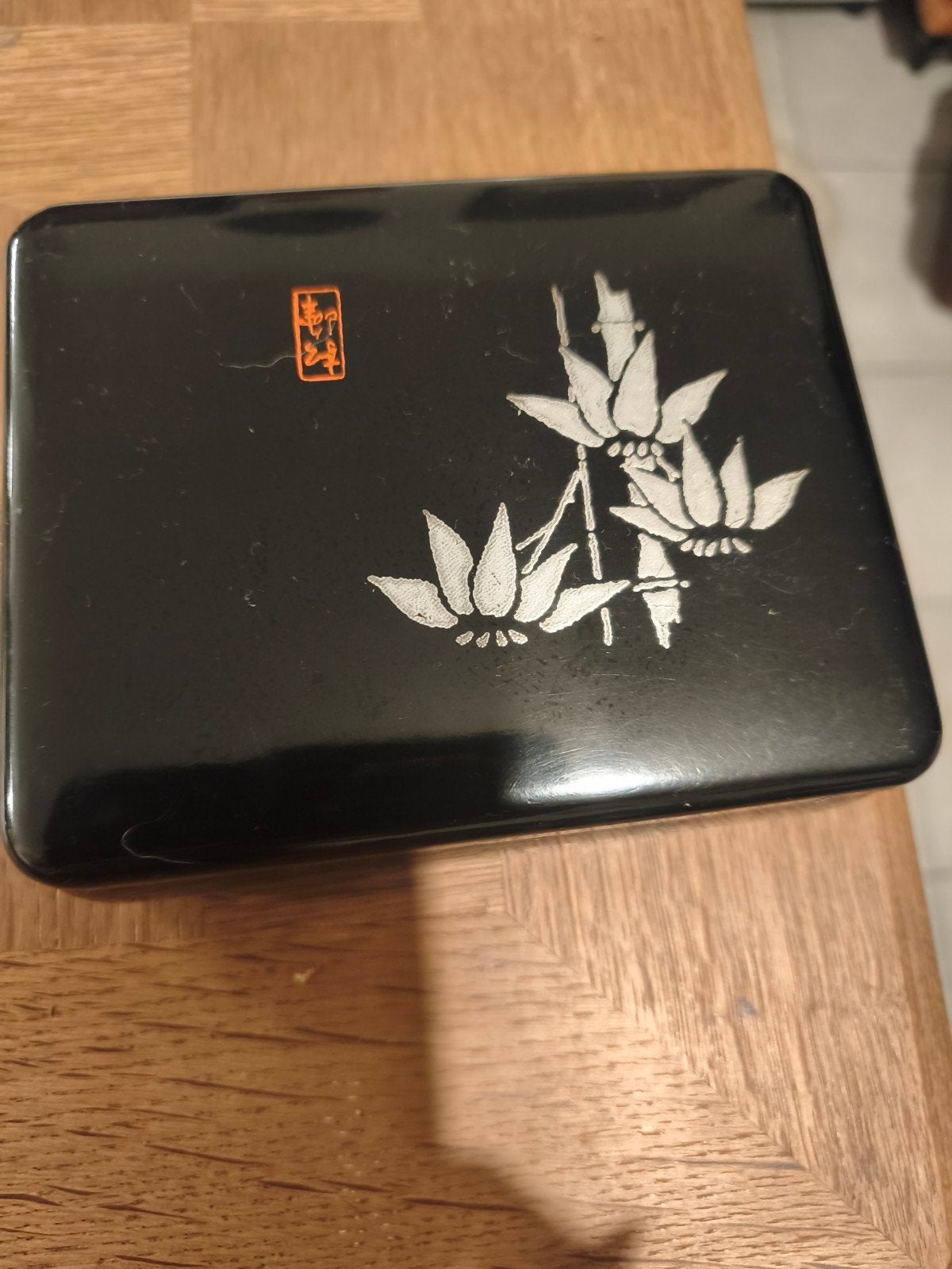 Japanse lakdoos, Ophalen