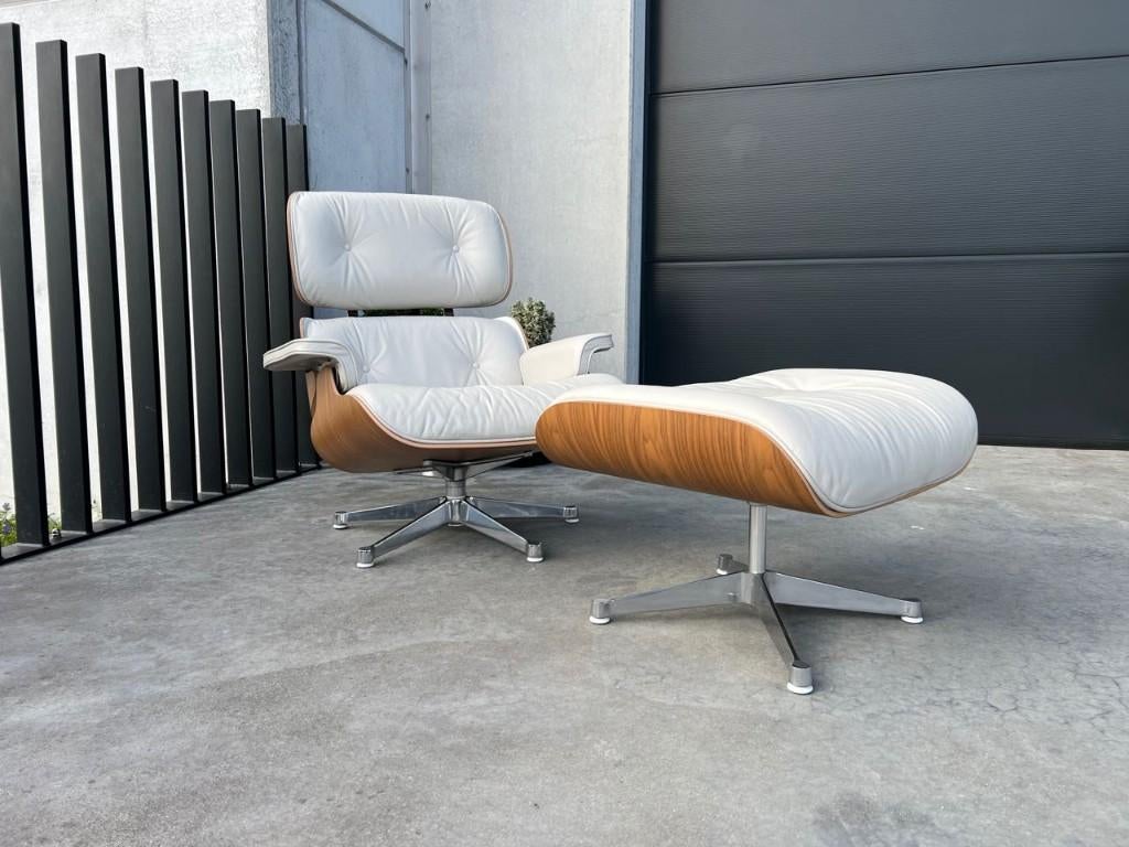 Chaise longue Vitra Eames avec pouf, Envoi, Comme neuf, Cuir, Design