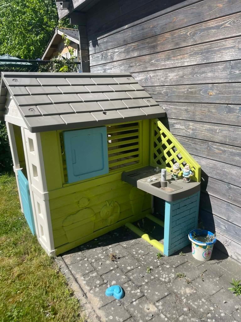 Smoby tuinhuisje + keuken – amper gebruikt, Kinderen en Baby's, Ophalen, Zo goed als nieuw, Kunststof