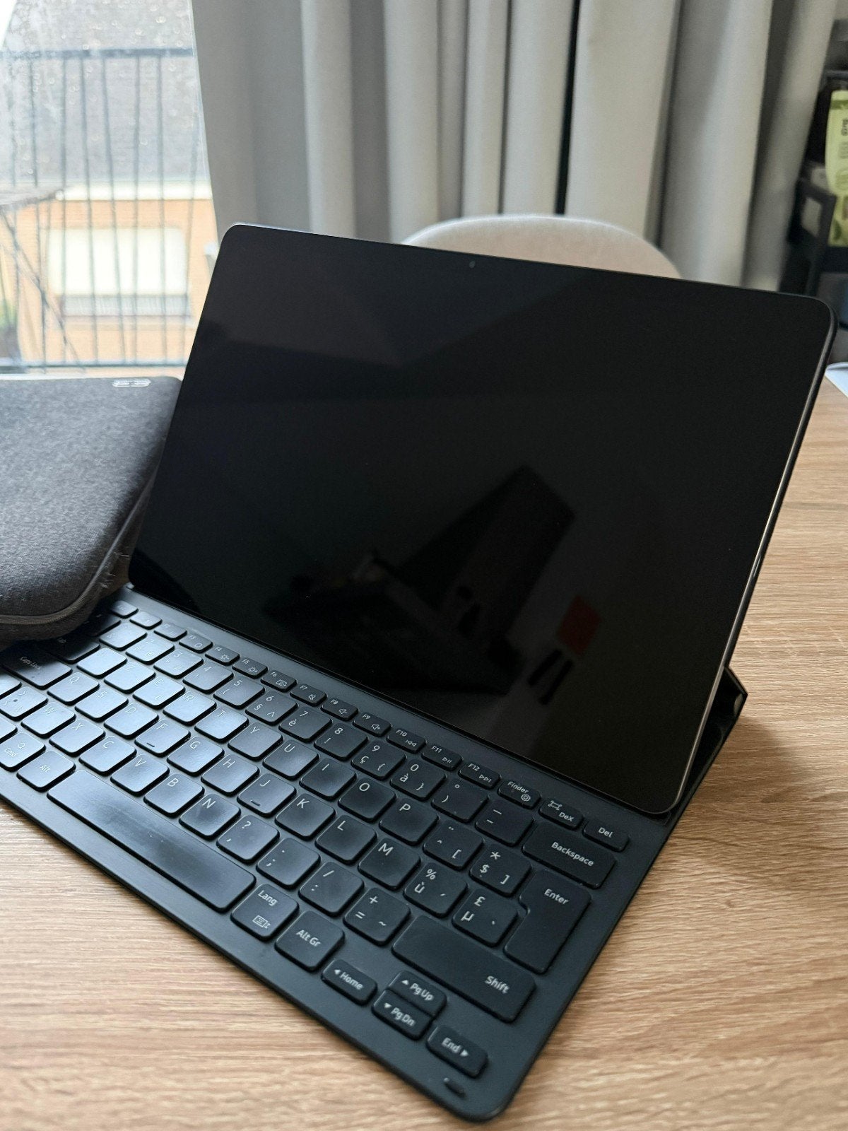Samsung Galaxy Tab 7 FE (64 GB) + Book cover Keyboard, Computers en Software, Android Tablets, Ophalen of Verzenden, Zo goed als nieuw