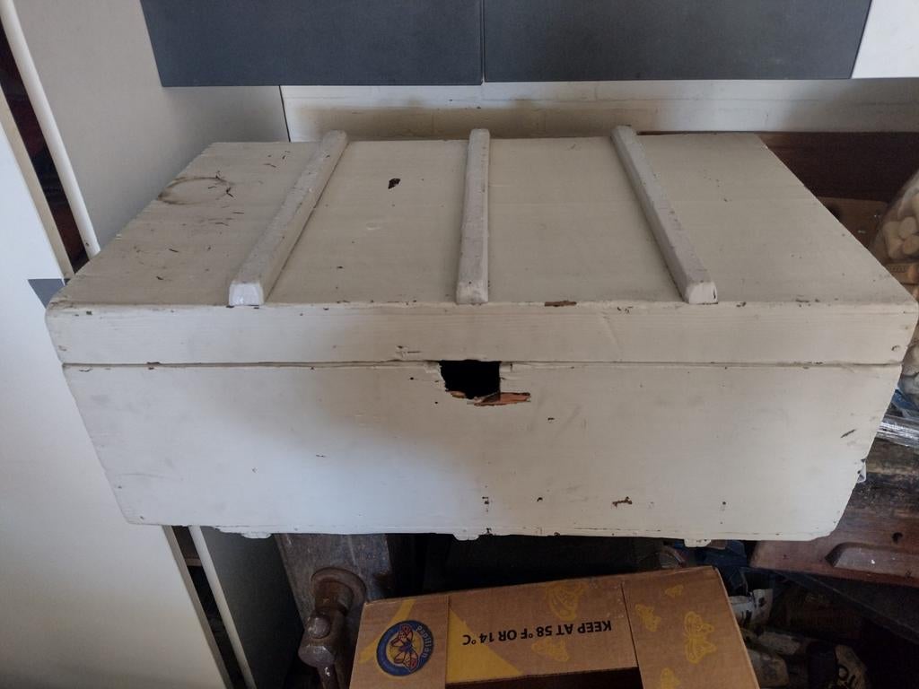 Houten geschilderde koffer, Ophalen