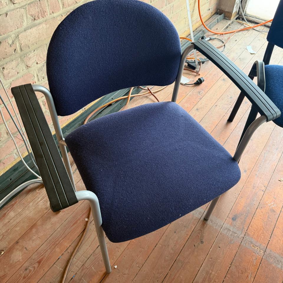 Lot de 6 chaises avec accoudoirs, Enlèvement, Comme neuf, Bleu, Chaise de bureau