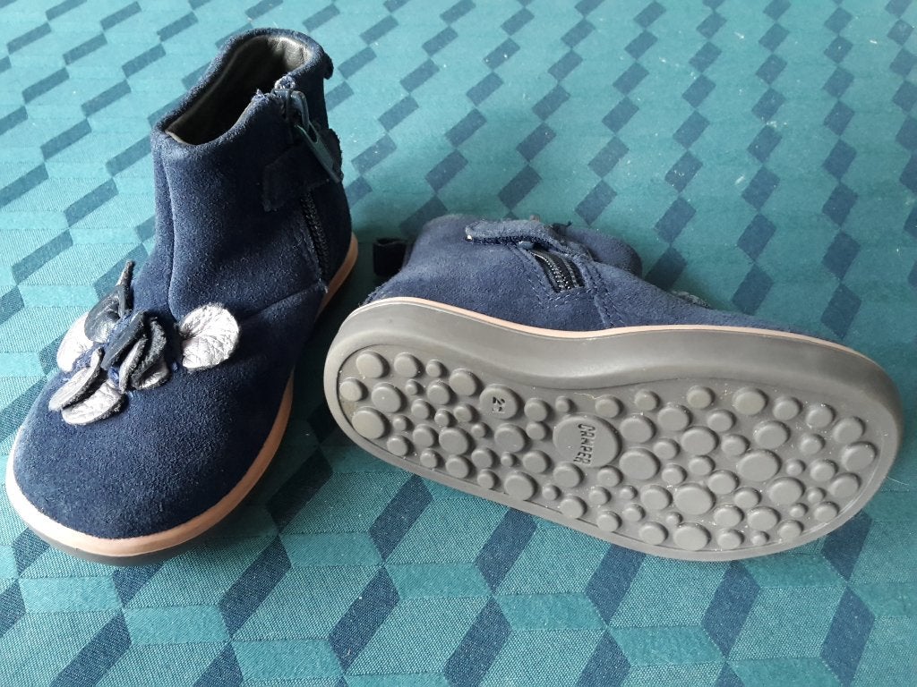 Nieuwe Camper schoentjes, blauw denim met bloempjes, maat 21, Meisje, Schoenen, Nieuw, Camper