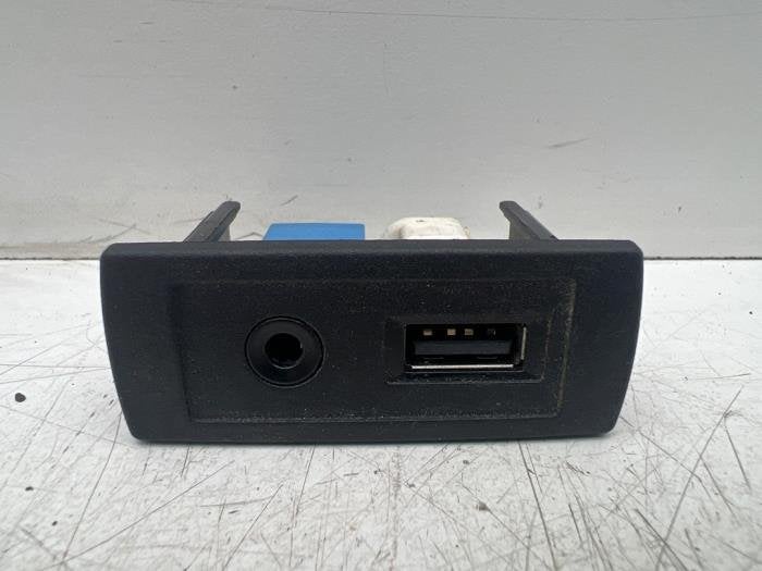 Connexion USB d'un Mercedes Vito, 3 mois de garantie, Utilisé, -, -