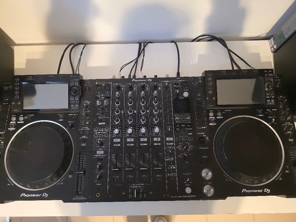 2x CDJ 2000 NXS 2 + DJM 900 NXS 2 + CUSTOM-MADE DJ BOOTH, Muziek en Instrumenten, Ophalen, Zo goed als nieuw, Dj-set, Pioneer