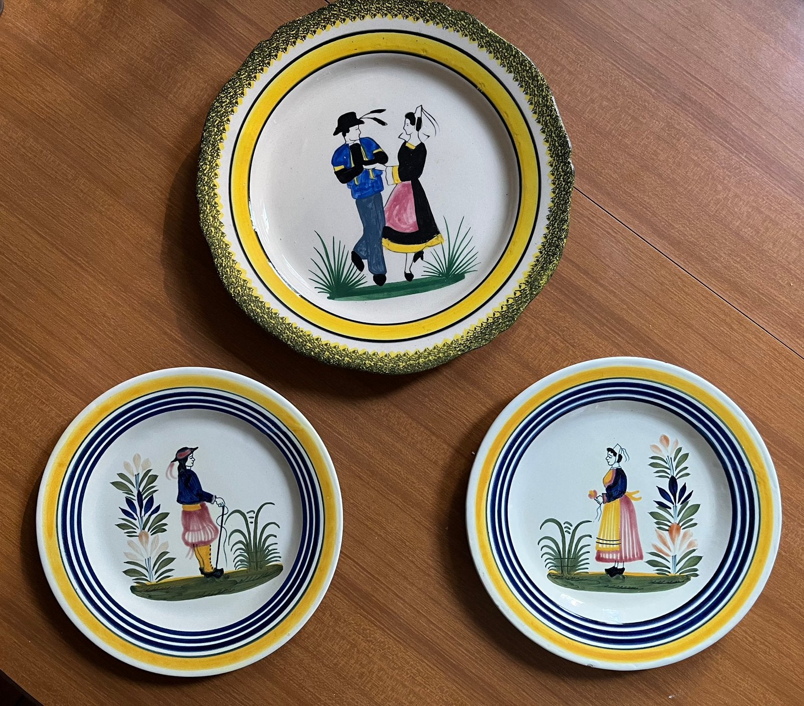 3 anciennes assiettes en Quimper, Antiquités & Art, Enlèvement ou Envoi