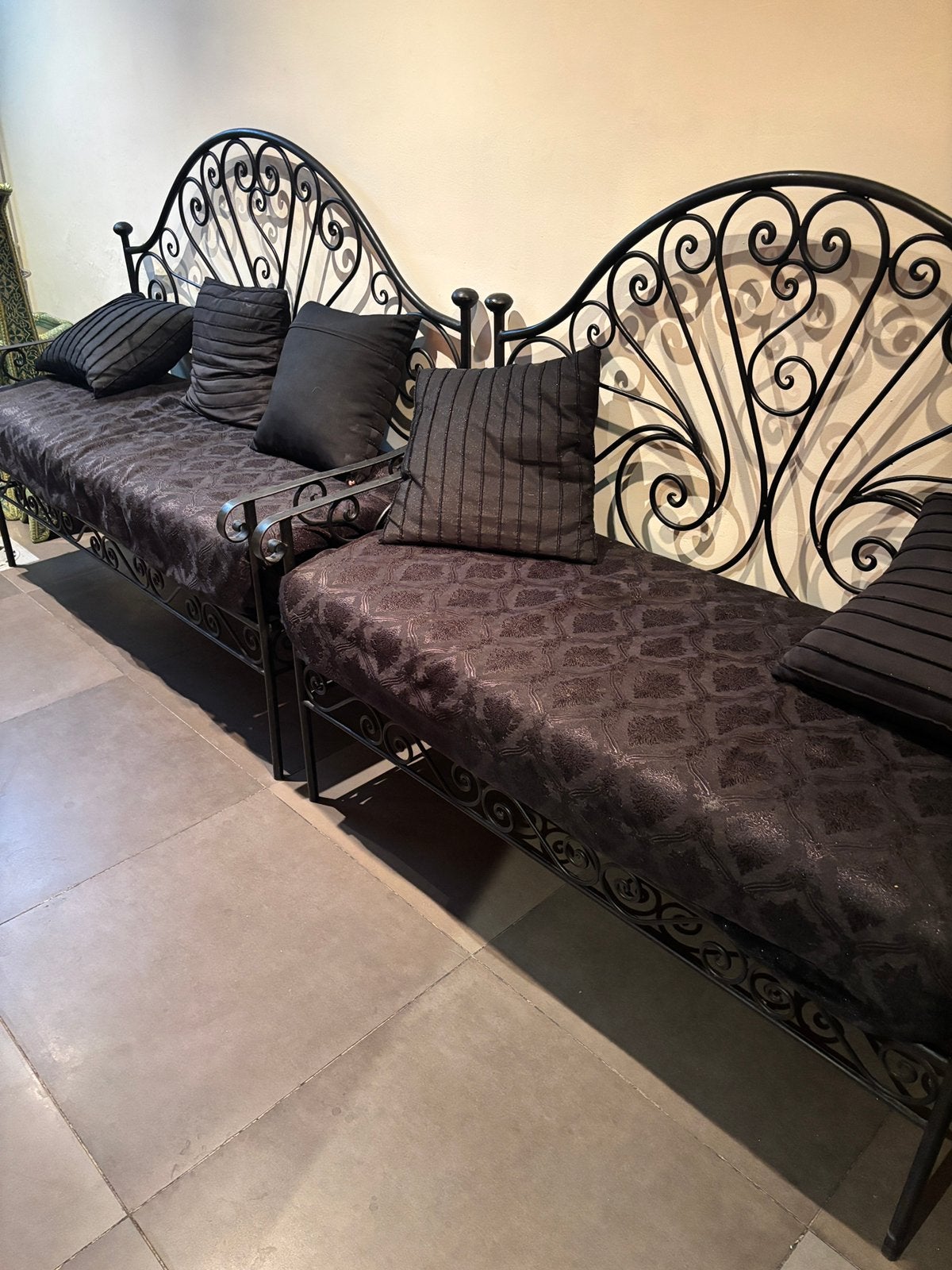 2 Banquettes en fer forgé noir, Enlèvement, Comme neuf
