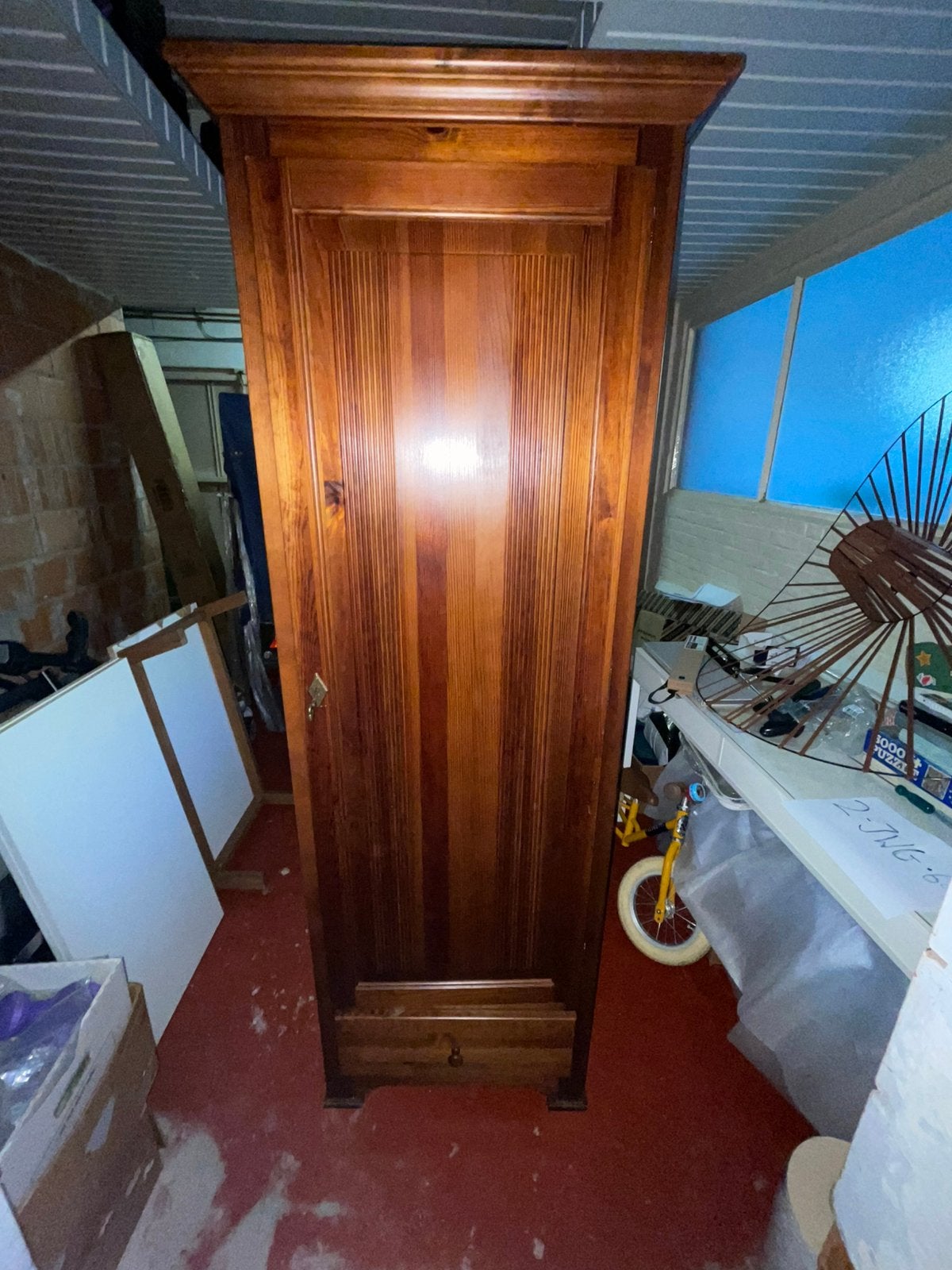 Houten kast, Ophalen