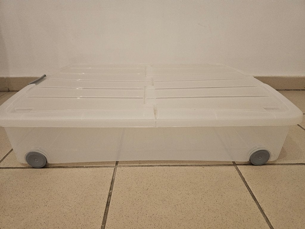 Box with wheels for under the bed (Coffre à roulettes), Maison & Meubles, Accessoires pour la Maison | Coffres, Enlèvement, Comme neuf