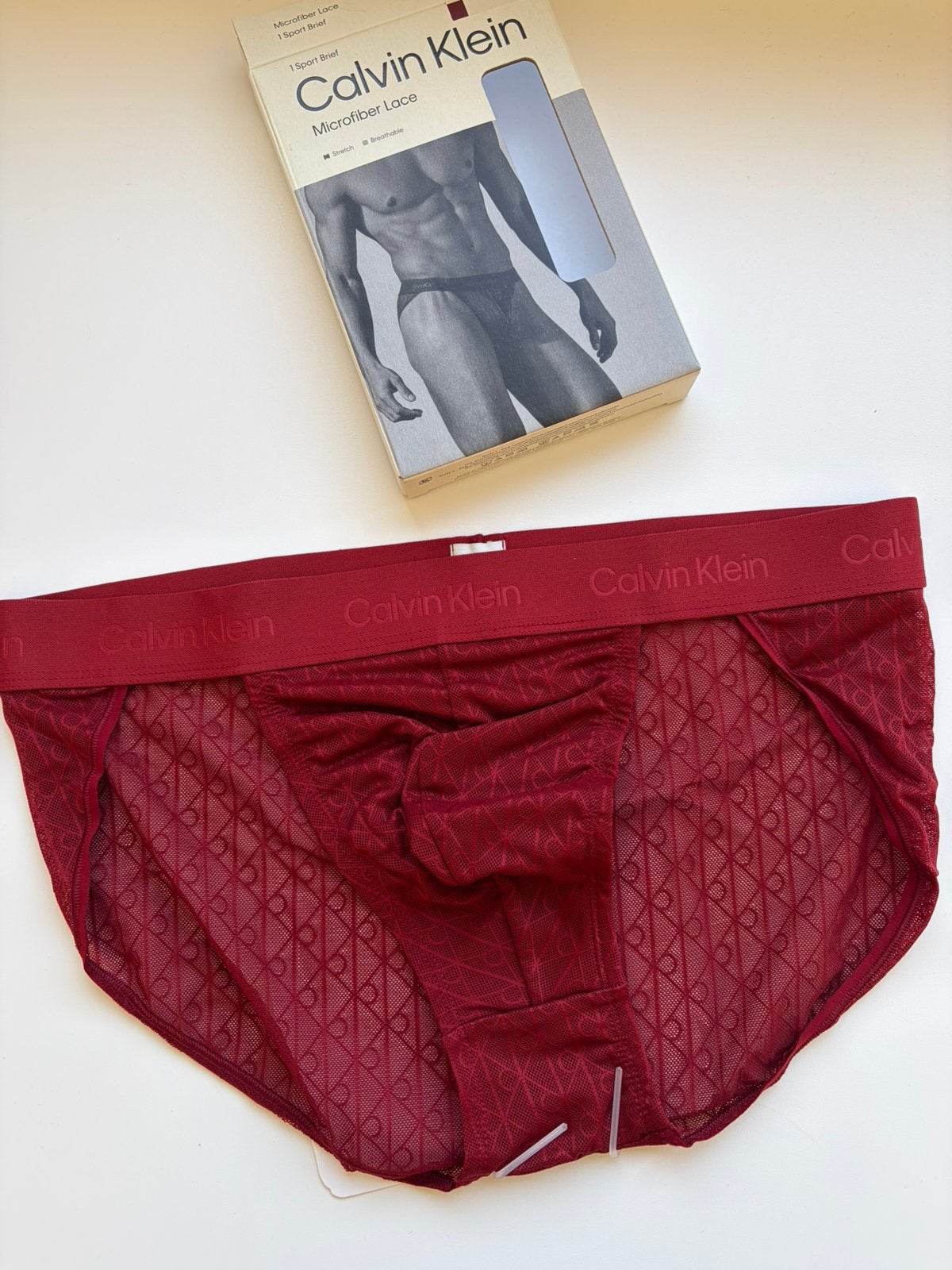 Tanga en microfibre Calvin Klein taille L, Envoi, Rouge, Slip