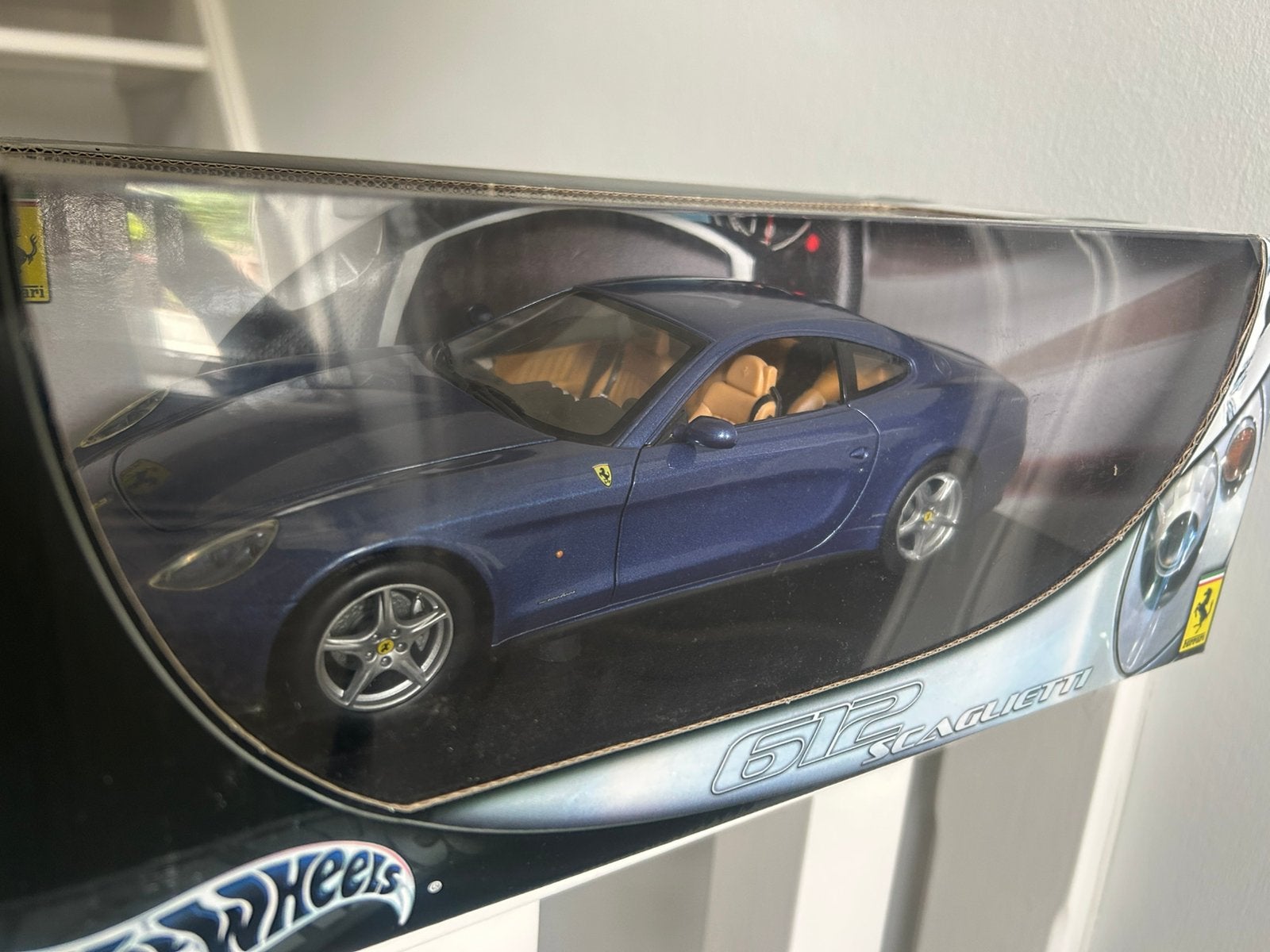 Hôtels Ferrari, Enlèvement ou Envoi