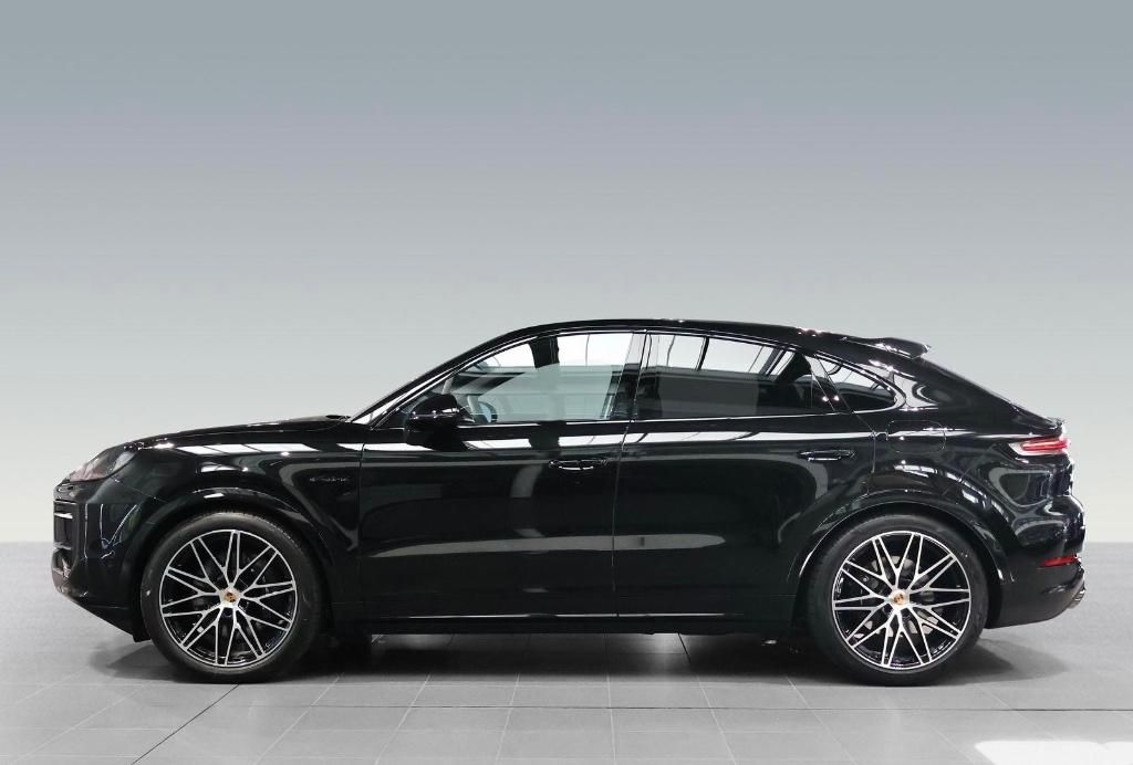 NEW CAYENNE COUPE PLUGIN BLACK ED LP 151500€ SPORTUIT/22/HEA, Auto's, Automaat, Cayenne, 2995 cc, Zwart