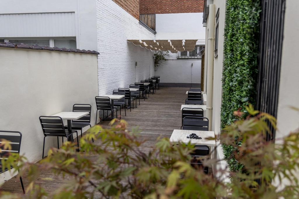 Outdoor tafels en stoelen (horeca), Ophalen