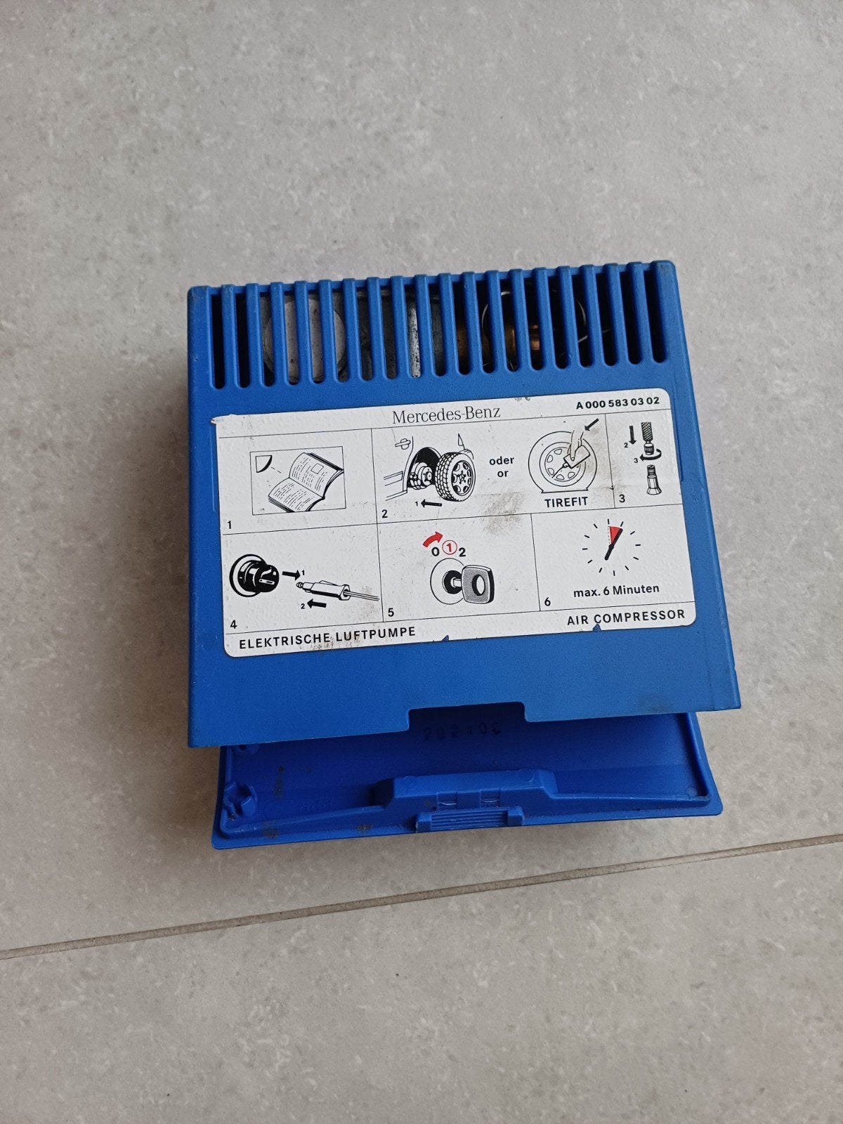 Originele Mercedes-Benz Bandenpomp / Air Compressor (A000583, Ophalen