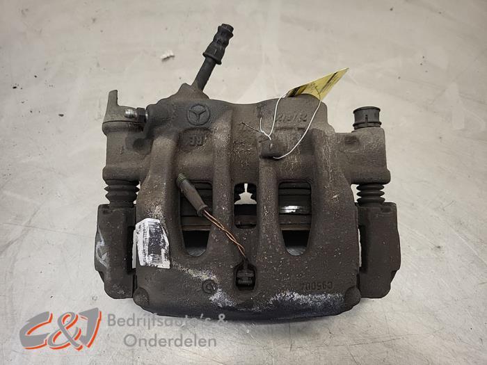 Remklauw (Tang) rechts-voor van een Mercedes Sprinter, Gebruikt, -, Ophalen of Verzenden, -