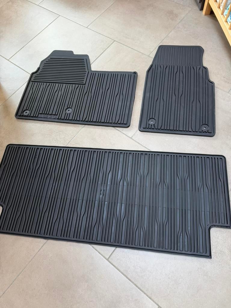 Set rubberen matten voor nieuw model VW Transporter, Ophalen, Zo goed als nieuw