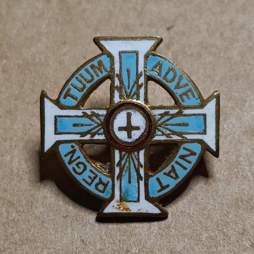 épingle religieuse vintage Lourdes, Collections, Religion, Utilisé, Enlèvement ou Envoi