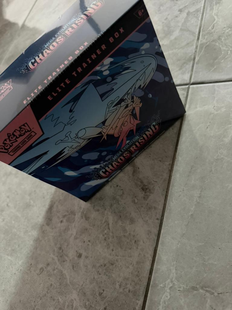 Pokemon Etb, Hobby en Vrije tijd, Verzamelkaartspellen | Pokémon, Ophalen, Zo goed als nieuw