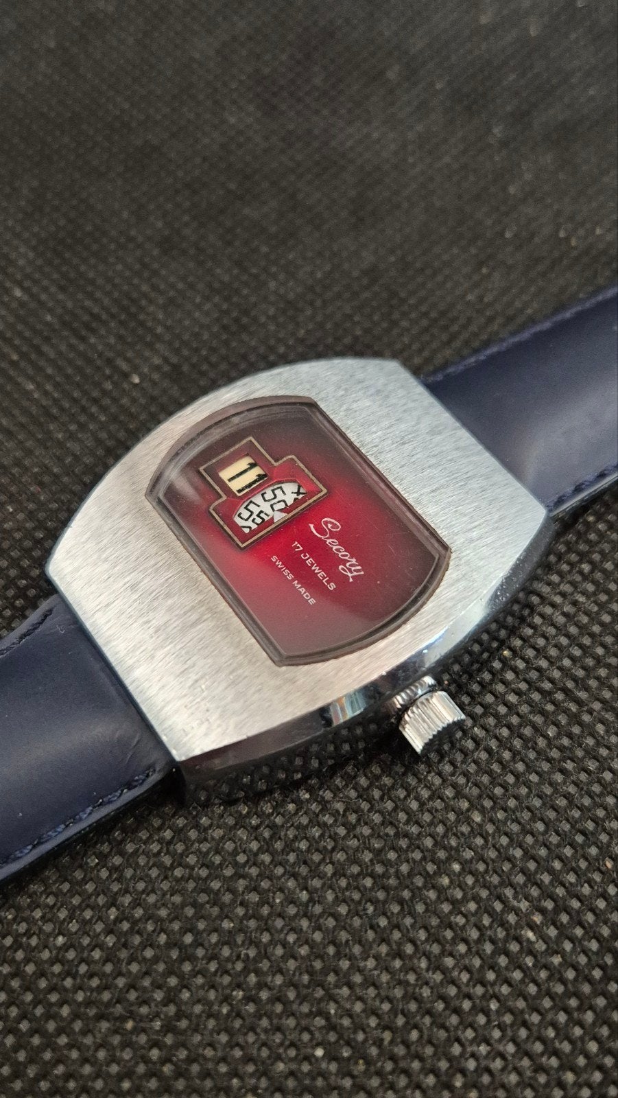 Montre mécanique, Acier
