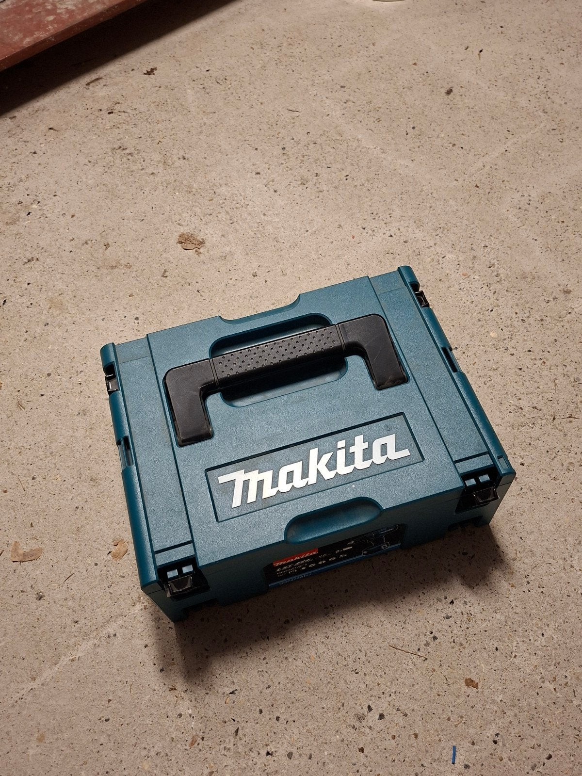 makita koffer leeg, Enlèvement