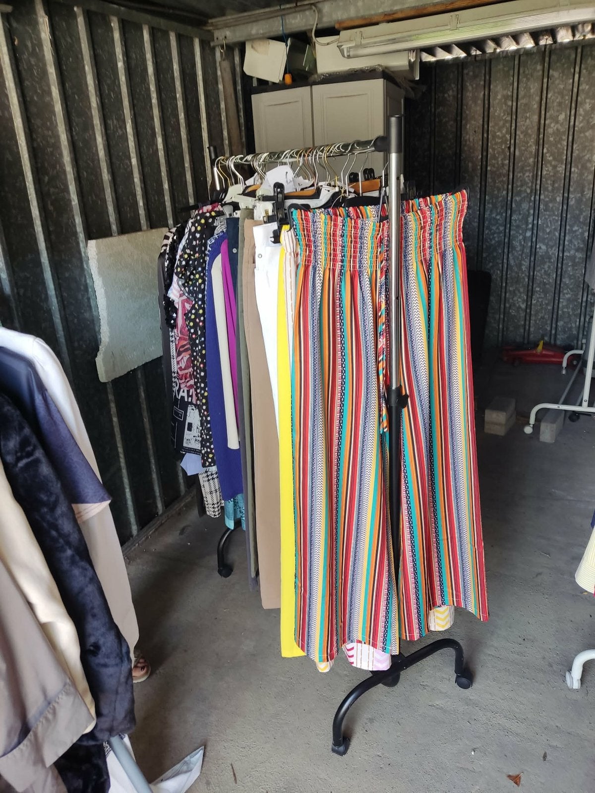Lot  de 110 vetements taille M L et xl, Enlèvement, Comme neuf