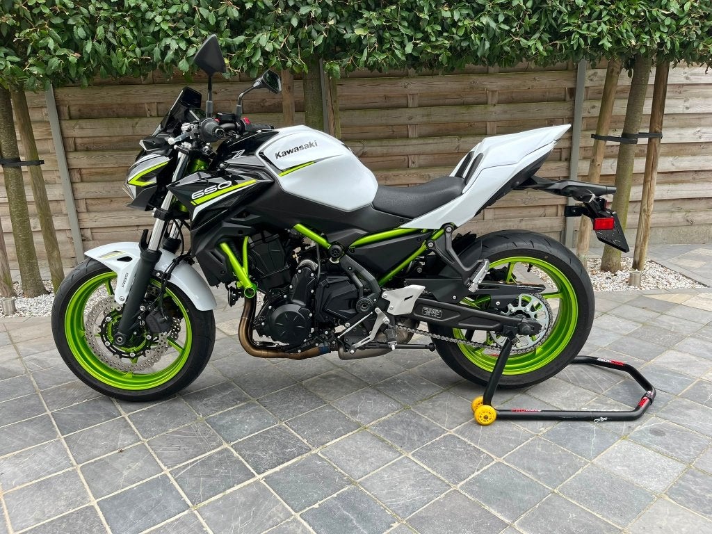 Kawasaki Z650N **2400km**Akrapovic**Performance Pakket**, Motoren, 2 cilinders, Bedrijf, Meer dan 35 kW, Handgeschakeld