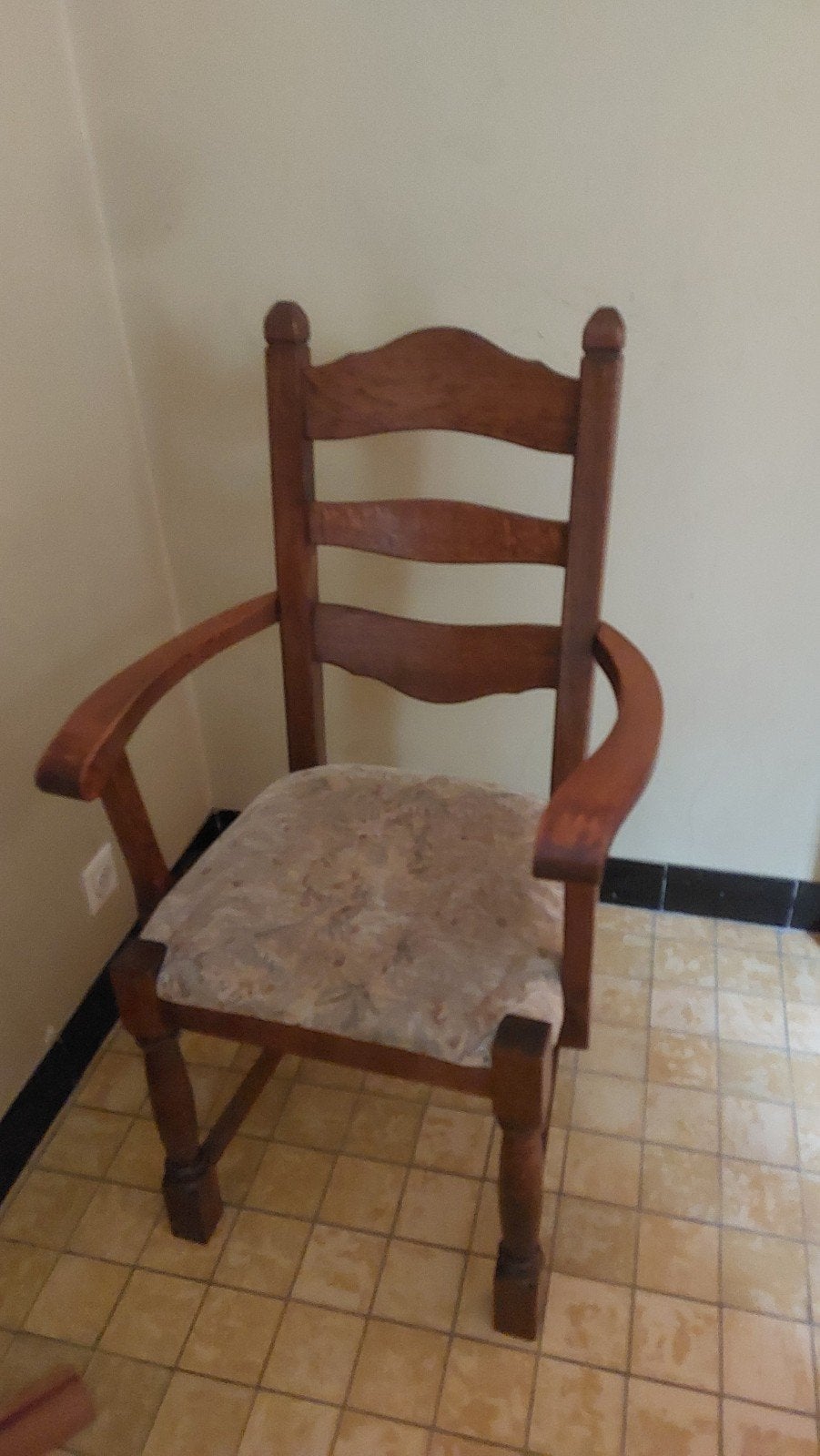 stoel met armleuning, Enlèvement