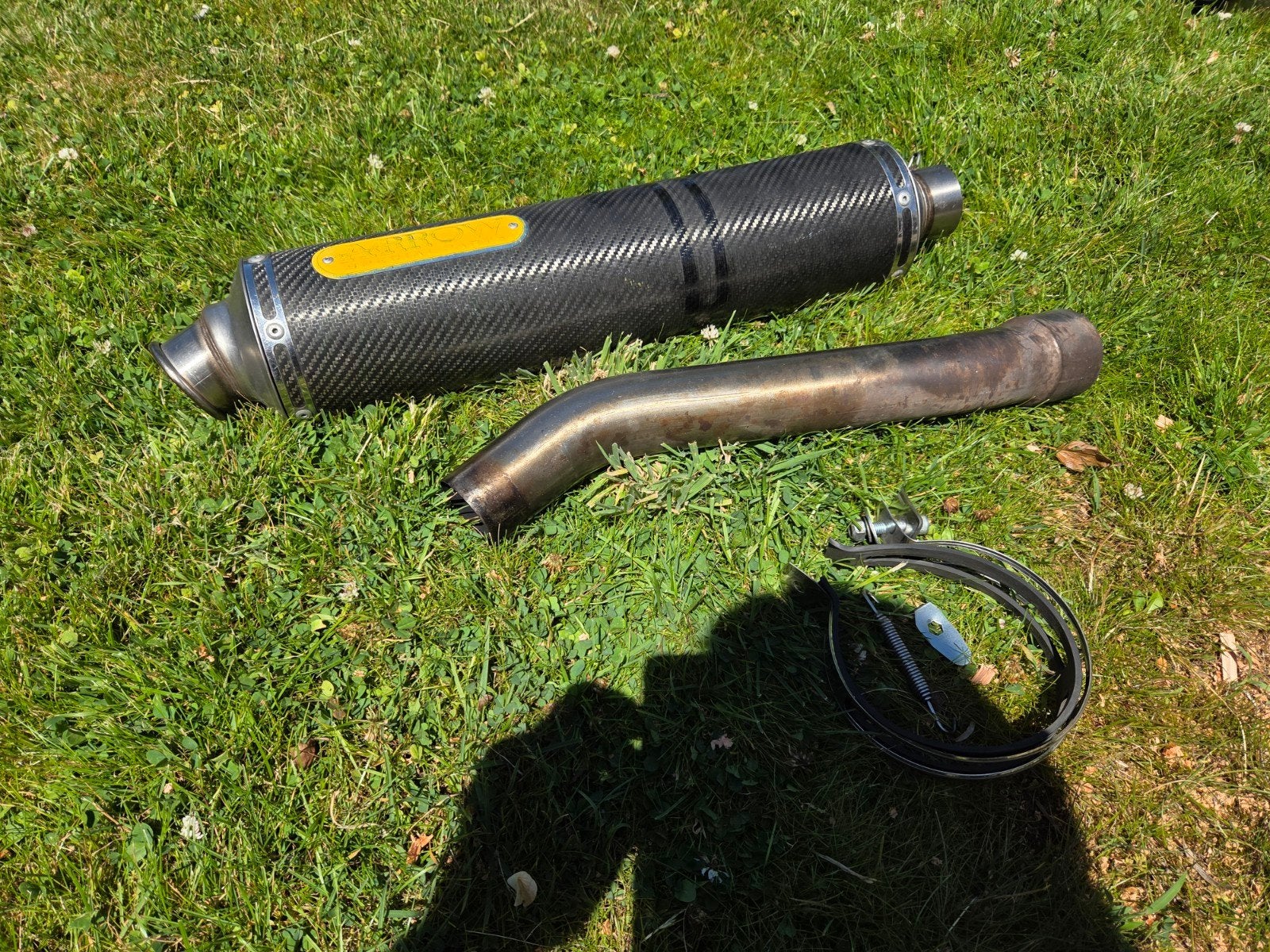 Arrow carbon demper met beugel en linkpipe.

Orgineel voor e, Motoren, Ophalen of Verzenden, Gebruikt