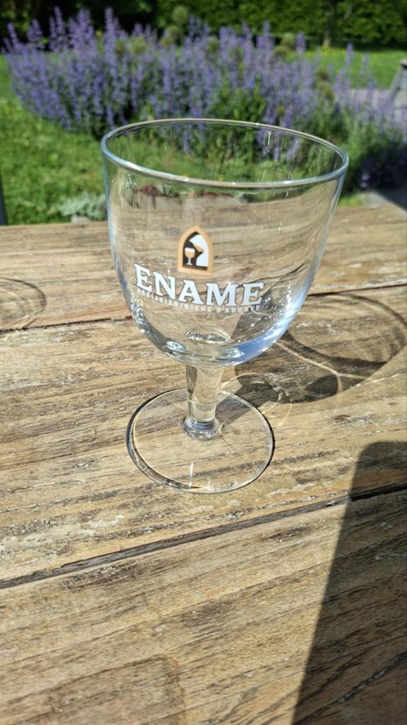 Bierglazen ename, Enlèvement