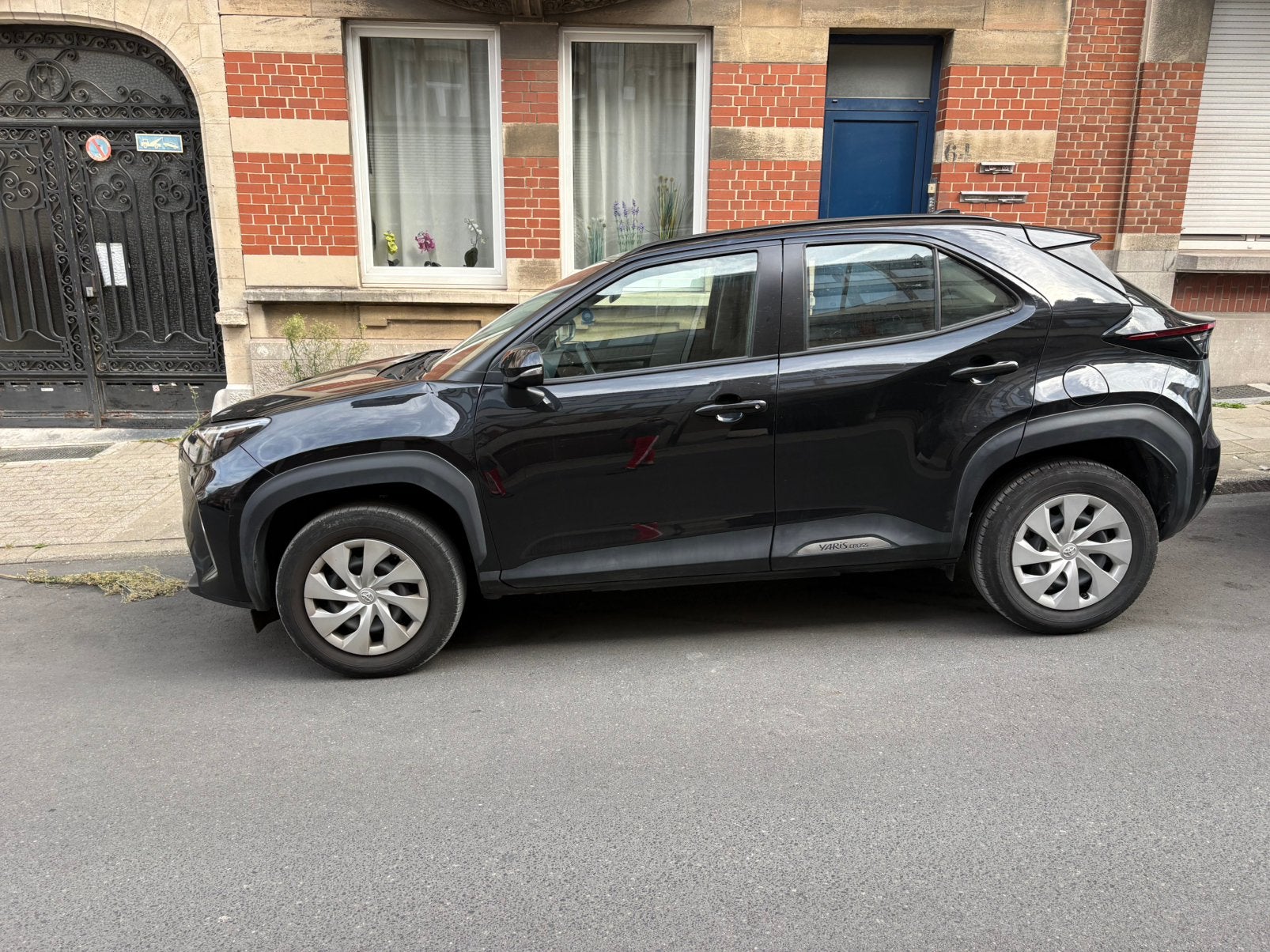 Toyota yaris cross, Stof, Zwart, Zwart, 5 zetels