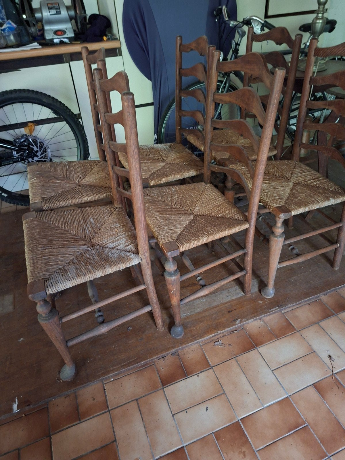 8 antieke stoelen  gratis, Ophalen
