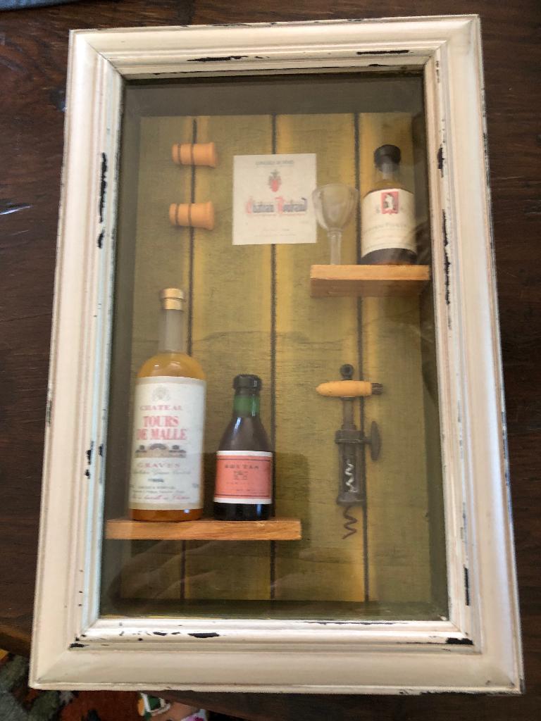 Kader met miniatuur flesjes, Enlèvement