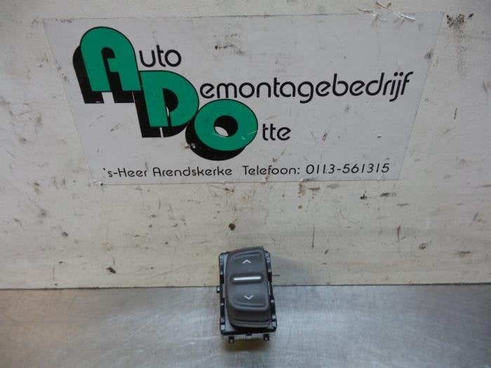 Commutateur vitre électrique d'un Dacia Logan (Logan 2 14-), Dacia, -, 3 mois de garantie, Utilisé