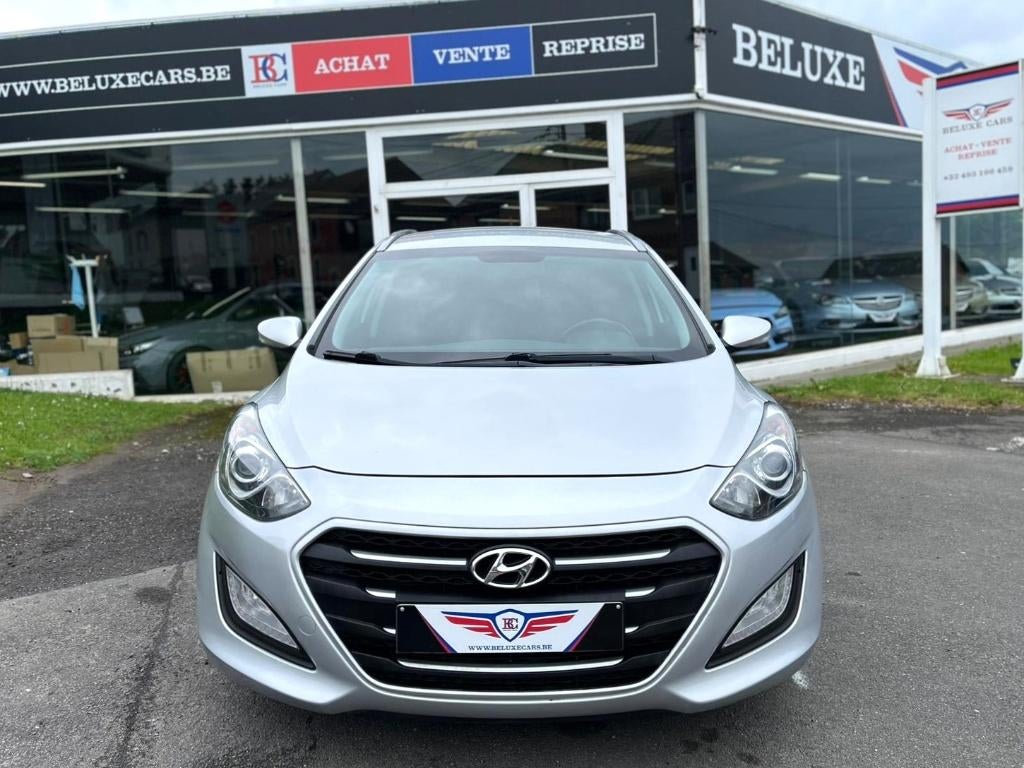 HYUNDAI i30 SW 1.6 CRDi*PDC*REG*CLIM, Autos, Hyundai, https://public.car-pass.be/vhr/eaef8406-9ede-49bd-b5f6-2be6760e2fc5, Argent ou Gris