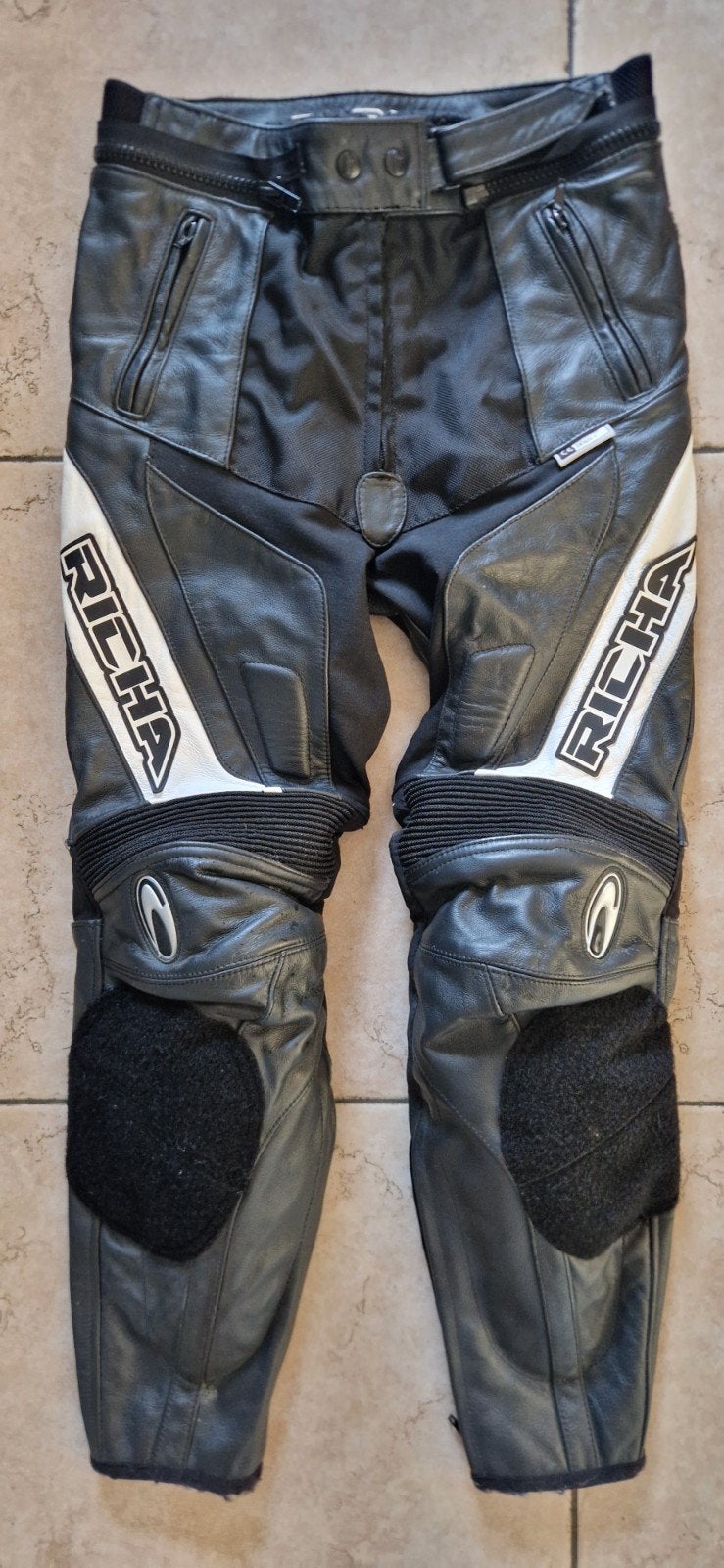 Pantalon de moto Richa Viper taille 36 Richa Viper pour homm, Motos, Vêtements | Vêtements de moto, Gants, Femmes, Hommes, Enlèvement