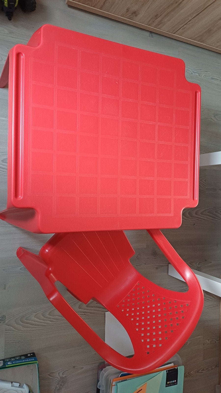 kindertafel en kinderstoel, Ophalen