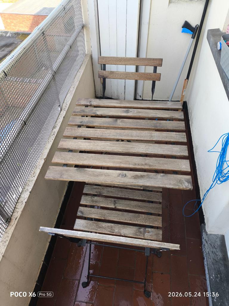 Table Ikea avec deux chaises, Enlèvement