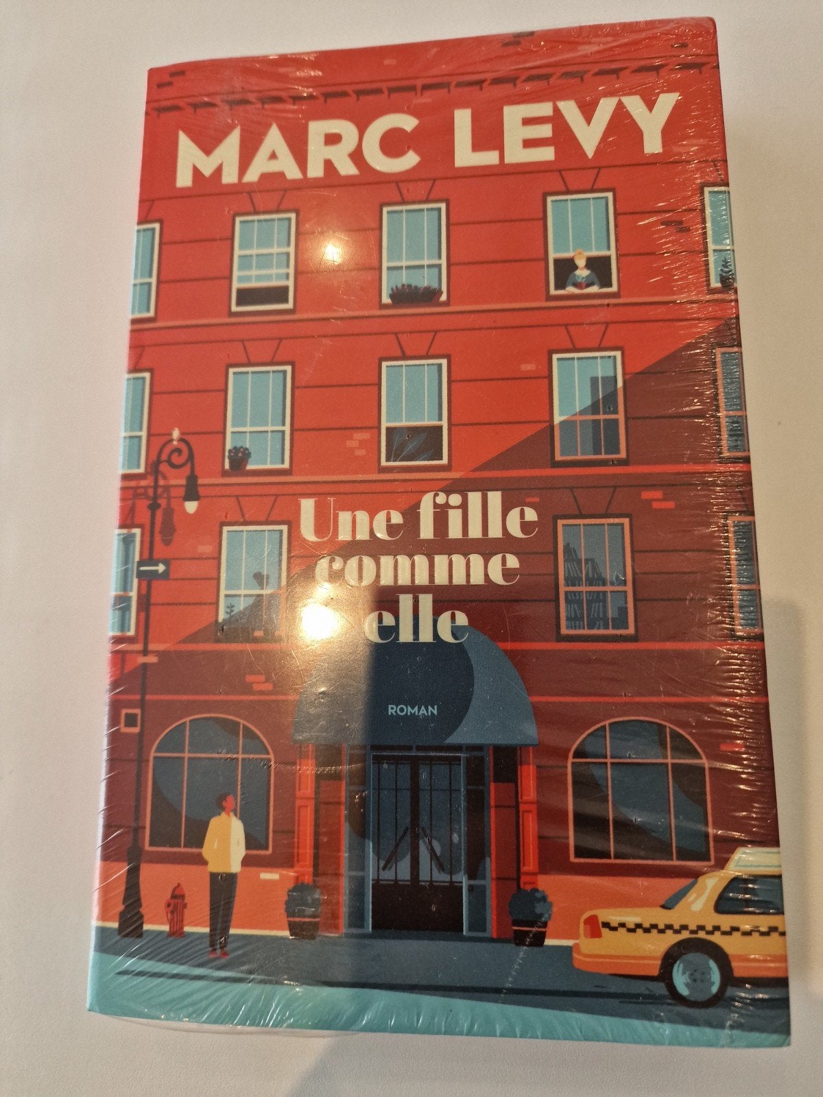 Une fille comme elle, Boeken, Ophalen, Nieuw